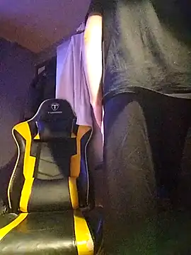 Snapshot of maneme19 chatting on 11/06/25, 05:30 maneme19 online show from 11/06/25, 05:30