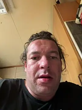 Snapshot of miguel910921 chatting on 01/17/26, 12:26 miguel910921 online show from 01/17/26, 12:26