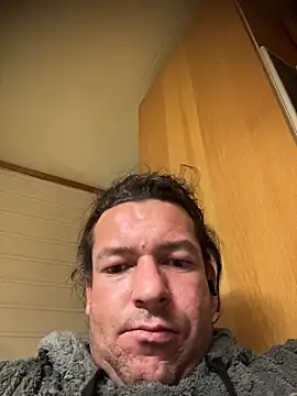 Snapshot of miguel910921 chatting on 02/04/26, 08:47 miguel910921 online show from 02/04/26, 08:47