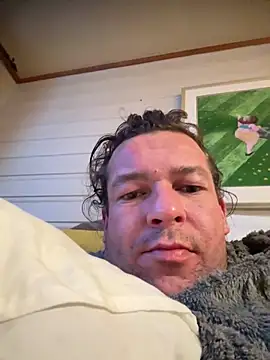 Snapshot of miguel910921 chatting on 02/05/26, 03:27 miguel910921 online show from 02/05/26, 03:27