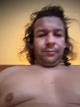 Snapshot of miguel910921 chatting on 02/07/26, 12:42 miguel910921 online show from 02/07/26, 12:42