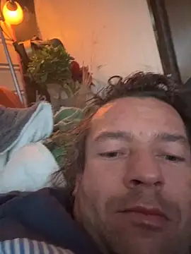 Snapshot of miguel910921 chatting on 02/17/26, 07:38 miguel910921 online show from 02/17/26, 07:38