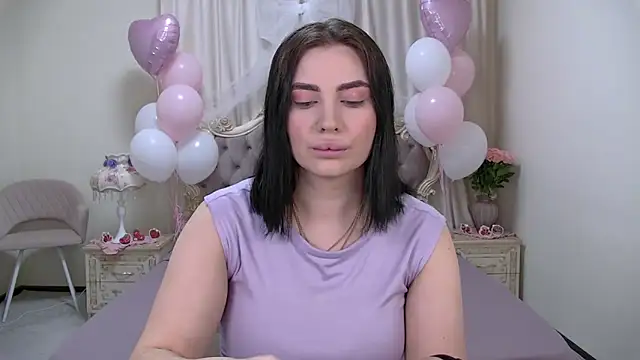 Snapshot of AdrianaTorres chatting on 02/13/26, 05:03 AdrianaTorres online show from 02/13/26, 05:03