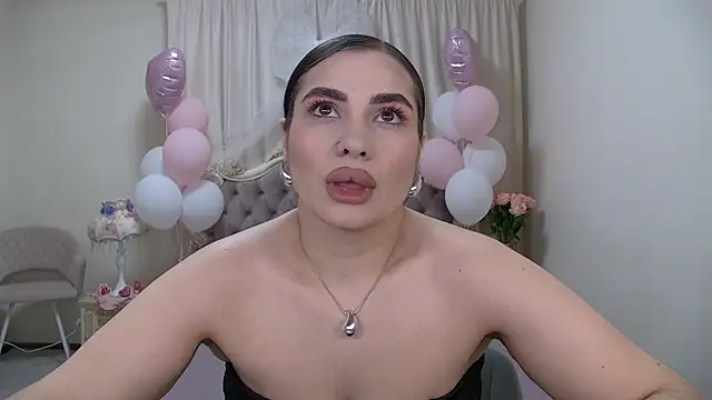 Snapshot of AdrianaTorres chatting on 02/26/26, 05:39 AdrianaTorres online show from 02/26/26, 05:39