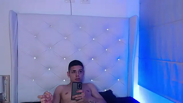 zoe kravitx online show from 11/12/25, 03:51