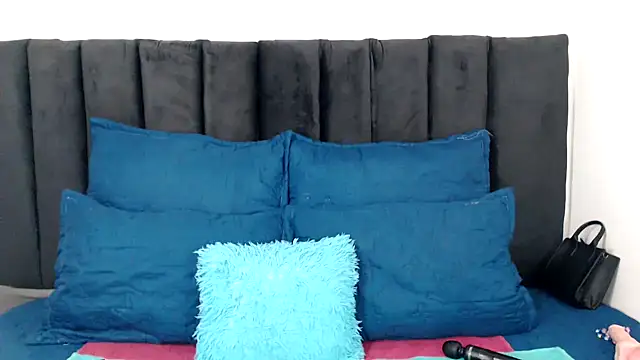 Miss-Berries online show from 04/12/26, 10:04