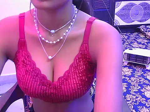 hot-nisha online show from 12/18/25, 06:30