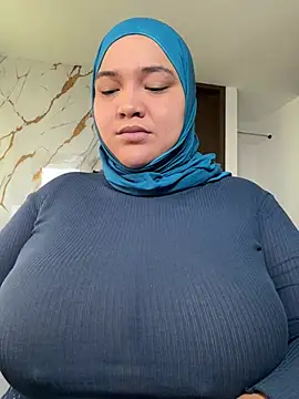 Snapshot of sweetmuslim01 chatting on 06/12/26, 05:34 sweetmuslim01 online show from 06/12/26, 05:34