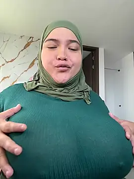 Snapshot of sweetmuslim01 chatting on 07/04/26, 06:14 sweetmuslim01 online show from 07/04/26, 06:14