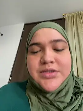 Snapshot of sweetmuslim01 chatting on 07/06/26, 10:34 sweetmuslim01 online show from 07/06/26, 10:34