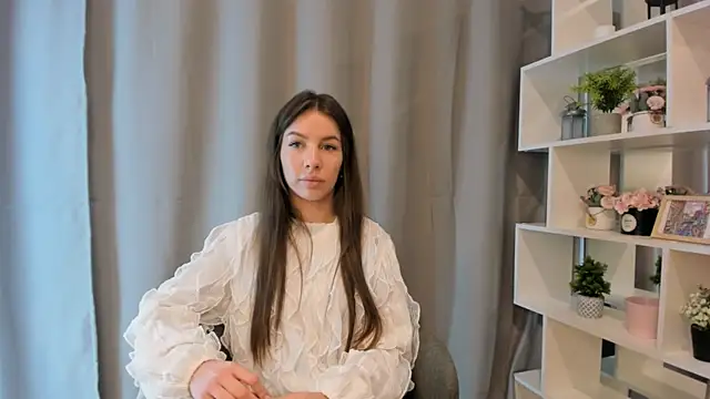 OtiliaNatiello online show from 11/07/25, 02:06