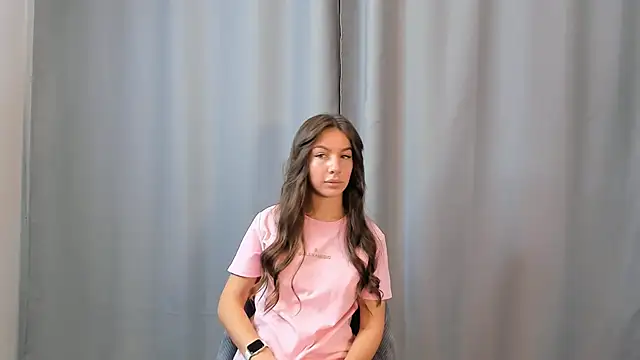 OtiliaNatiello online show from 11/08/25, 09:20