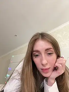 Victoria Vi online show from 11/15/25, 08:49