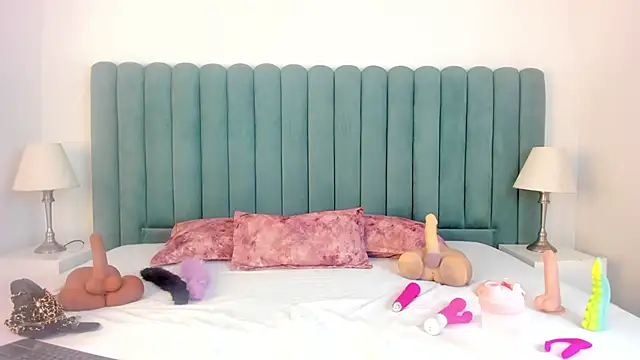 FrancescaSkuirt online show from 02/19/26, 04:47