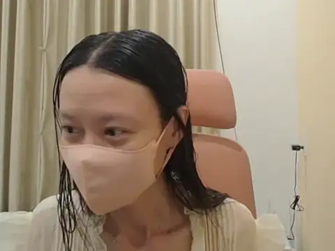 Lil-Cherries online show from 04/14/26, 01:50