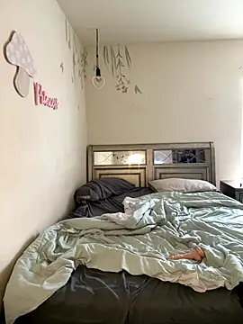 carmelpeach online show from 11/19/25, 09:04