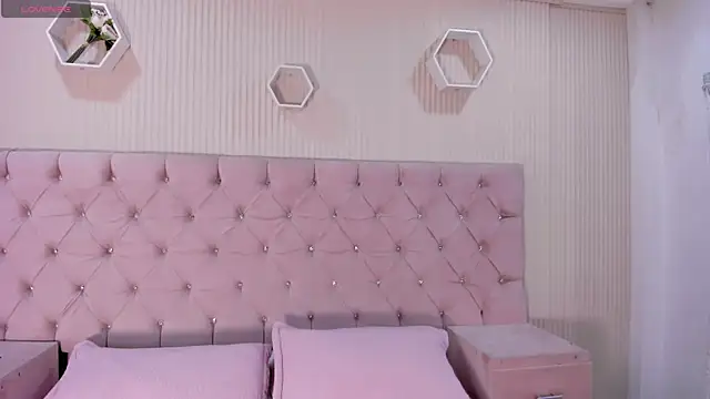 ZarinaWynne online show from 06/25/26, 02:32