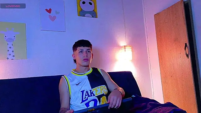 Snapshot of latiin_boy21 chatting on 11/07/25, 05:46 latiin boy21 online show from 11/07/25, 05:46