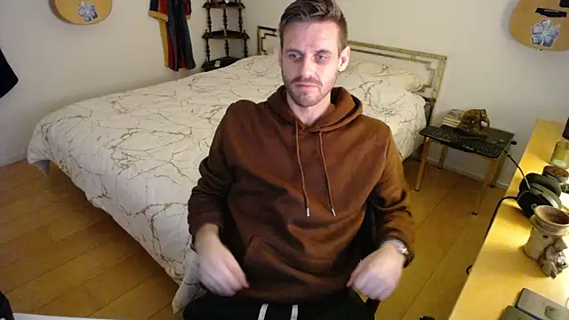 Snapshot of skatejocke chatting on 11/14/25, 02:27 skatejocke online show from 11/14/25, 02:27