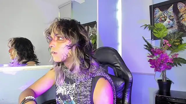 luxiel  online show from 11/24/25, 09:03