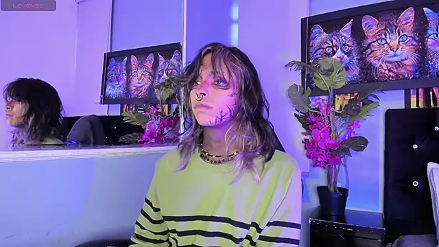 luxiel  online show from 11/27/25, 10:23