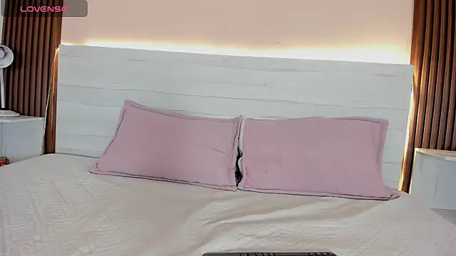 Snapshot of esmeralda_4_ chatting on 11/07/25, 08:42 esmeralda 4 online show from 11/07/25, 08:42