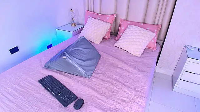 alanarose18 online show from 02/20/26, 07:25