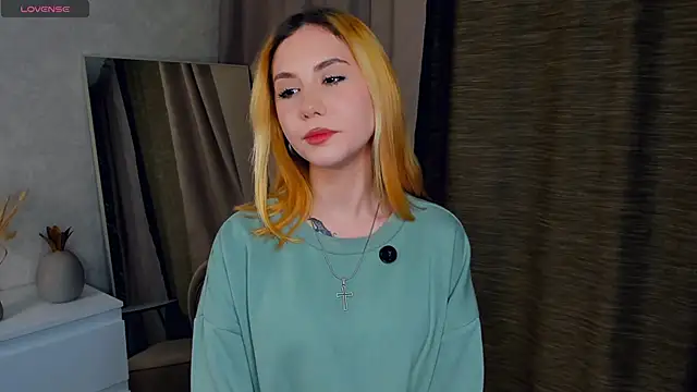 Snapshot of LilyMaiorano chatting on 11/07/25, 06:46 LilyMaiorano online show from 11/07/25, 06:46