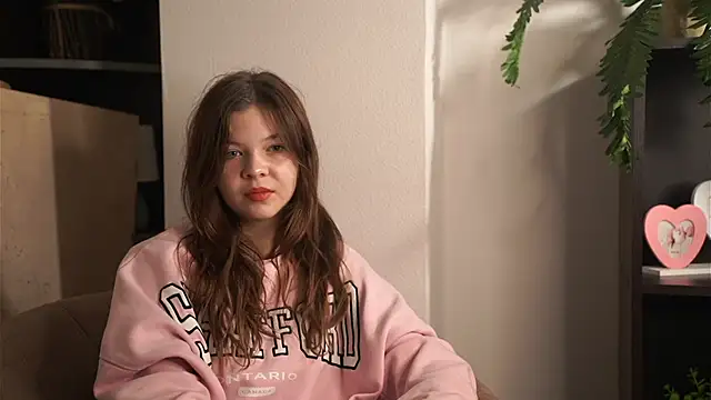 SandiBrucz online show from 11/08/25, 03:39