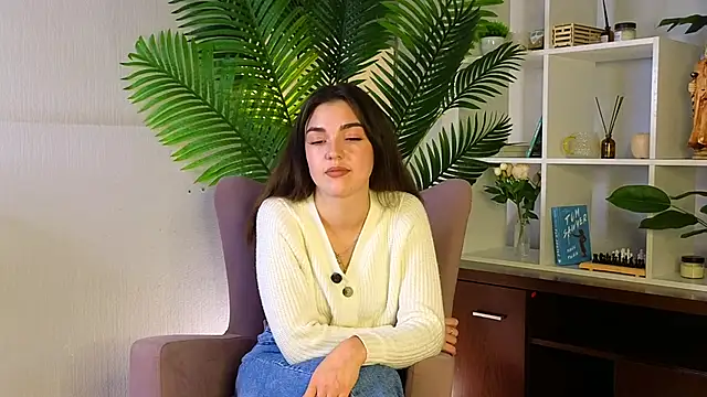 Snapshot of EleneGroder chatting on 11/08/25, 07:08 EleneGroder online show from 11/08/25, 07:08