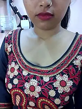 Sexy Divya   online show from 05/11/26, 02:45