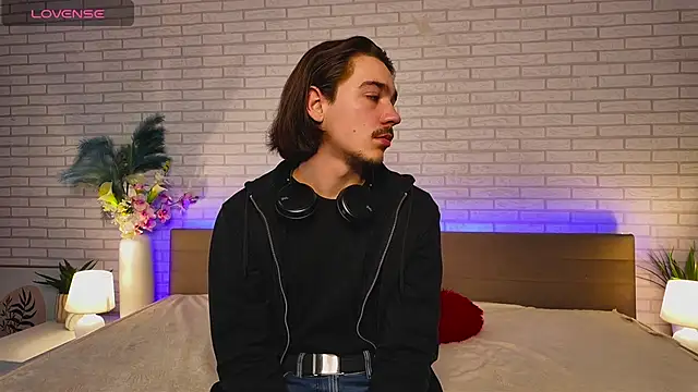 Snapshot of EthanRowlands chatting on 11/12/25, 12:05 EthanRowlands online show from 11/12/25, 12:05