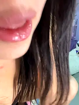 Snapshot of KK583 chatting on 11/17/25, 09:48 KK583 online show from 11/17/25, 09:48