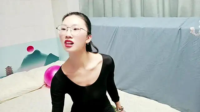 QIQIZHAO-2025 online show from 12/01/25, 12:43