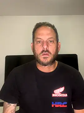 Snapshot of vanevip123 chatting on 11/20/25, 06:29 vanevip123 online show from 11/20/25, 06:29