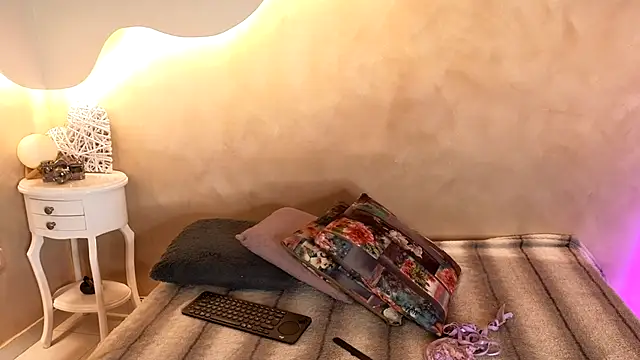 BellaRooux online show from 01/08/26, 12:29