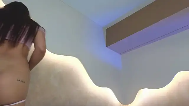 BellaRooux online show from 02/04/26, 12:33