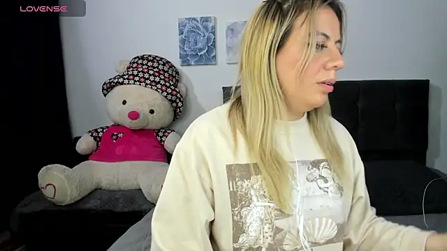 ariannawil online show from 04/16/26, 12:11