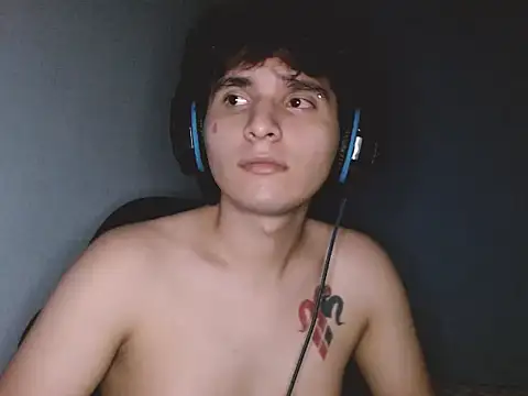 Snapshot of suggarboy03 chatting on 11/09/25, 02:43 suggarboy03 online show from 11/09/25, 02:43