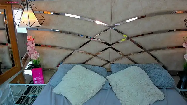 PARKERTHOMPSON online show from 11/15/25, 06:04