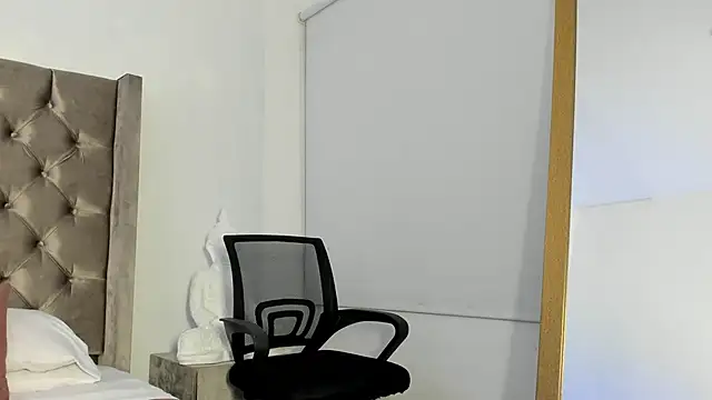 NikkiBotero online show from 11/25/25, 07:58