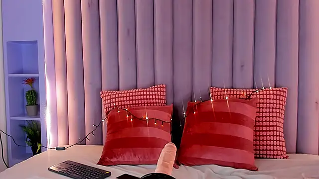 NicoletCherry   online show from 12/15/25, 08:02