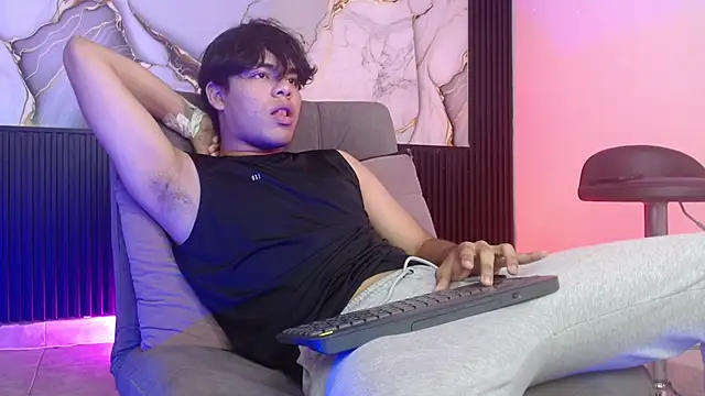 Snapshot of andreh_hot chatting on 11/09/25, 06:28 andreh hot online show from 11/09/25, 06:28