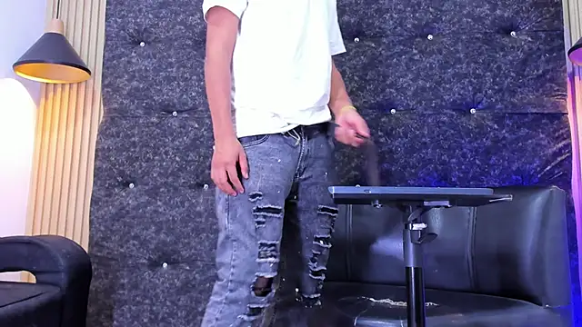 Snapshot of Tommy_bigcock19 chatting on 11/09/25, 09:24 Tommy bigcock19 online show from 11/09/25, 09:24