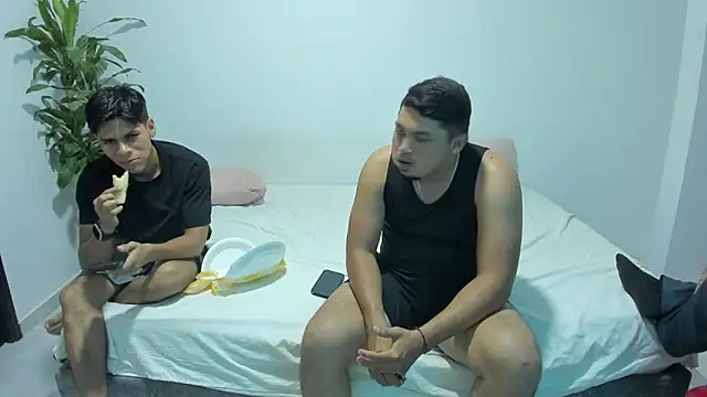 Snapshot of shark_boy28 chatting on 11/21/25, 03:16 shark boy28 online show from 11/21/25, 03:16