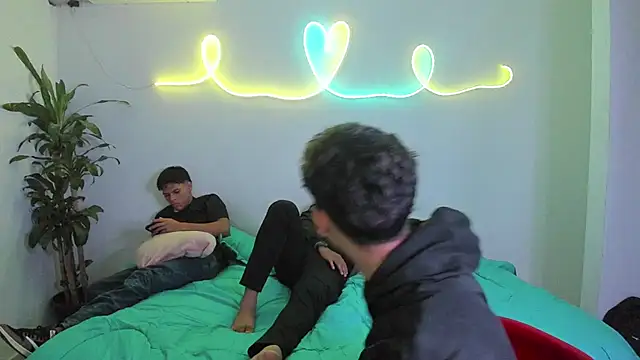 Snapshot of shark_boy28 chatting on 11/30/25, 04:27 shark boy28 online show from 11/30/25, 04:27