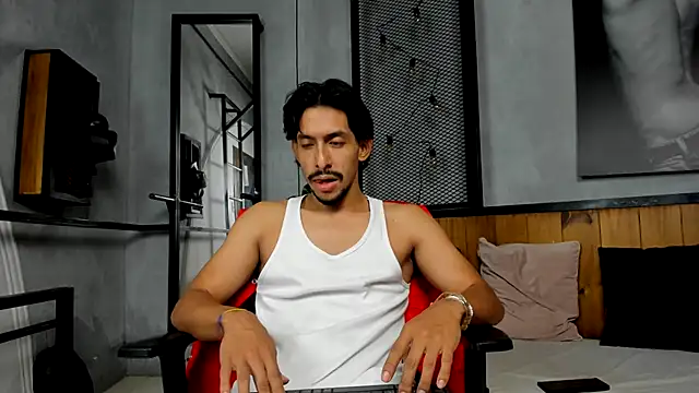 Snapshot of DylanRay_18 chatting on 11/09/25, 07:12 DylanRay 18 online show from 11/09/25, 07:12