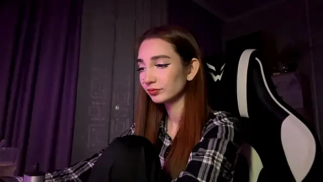 HollyPaw online show from 11/30/25, 06:56