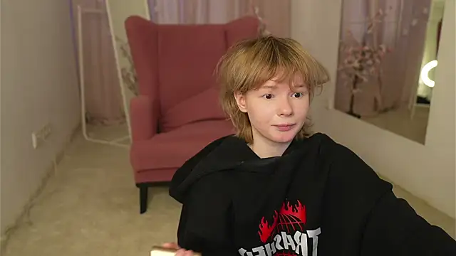 miccka   online show from 11/09/25, 10:35