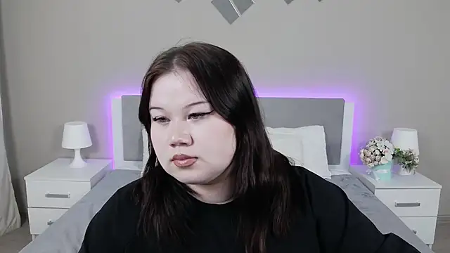 Snapshot of EvaNova_ chatting on 11/10/25, 08:57 EvaNova online show from 11/10/25, 08:57